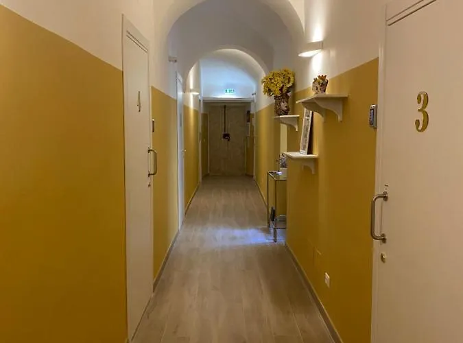 Relais Vaticano - Metro Station Ottaviano Otel *